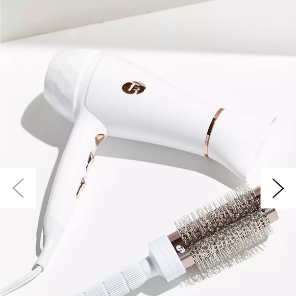 T3 Featherweight Luxe 2i Hair Dryer
NEW in BOX blowdryer & brush included
0207 - Picture 8 of 11